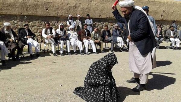 আফগানিস্তানে নারীসহ ১২ জনকে প্রকাশ্যে বেত্রাঘাত